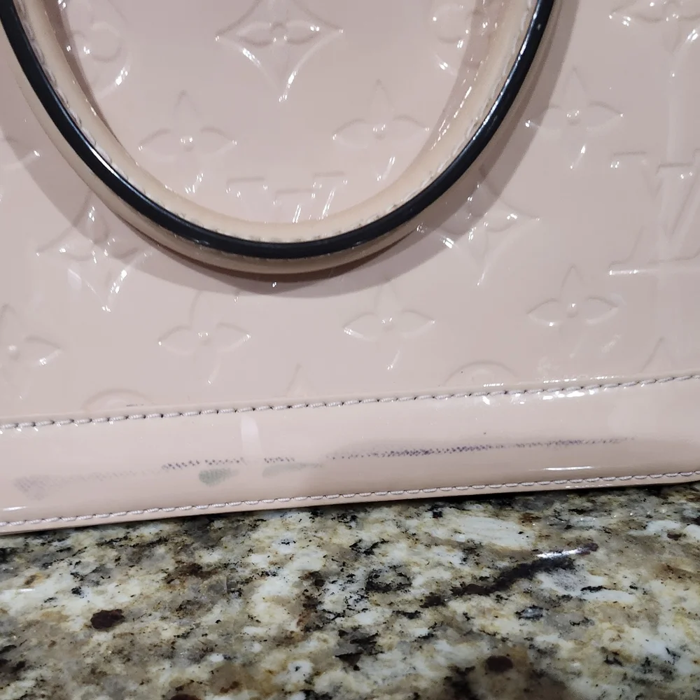 Louis Vuitton Pink Mini Bag with Structured Design and Metal Hardware - Picture 6 of 15